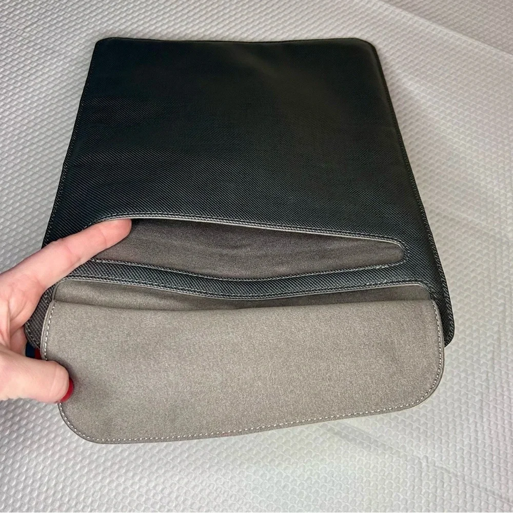 Late 2010s Moshi Muse Slimfit Laptop Sleeve